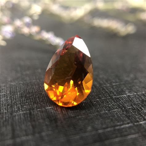 黃水晶 原礦|寶石百科 (十七):黃水晶 Citrine